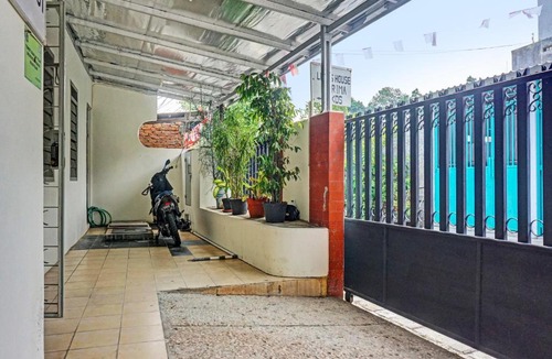 Gambir Hotel | OYO 91658 Luci’s House