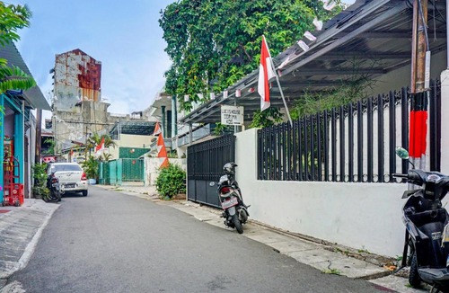 Gambir Hotel | OYO 91658 Luci’s House