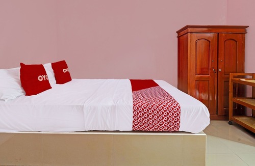 West Cirebon Hotel | OYO 92062 Pondok Aurel Wahidin