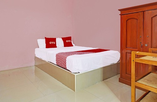 West Cirebon Hotel | OYO 92062 Pondok Aurel Wahidin