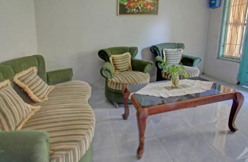 Gerung Hotel | OYO 92825 Kamar Lombok