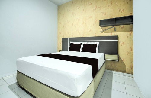Panakkukang Hotel | OYO 94781 Hotel Lucky Inn Makassar