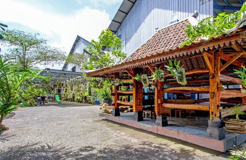 Sewon Hotel | OYO 95018 Anggrek Homestay Jogja Syariah