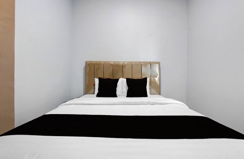 Tembalang Hotel | OYO 95180 Enshe Guest House Syariah