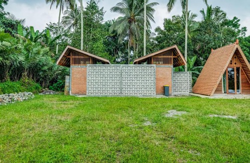 Turi Hotel | OYO Homes 90996 Desa Wisata Pulesari Syariah
