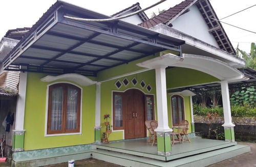 Turi Hotel | OYO Homes 91083 Desa Wisata Plosokuning Syariah