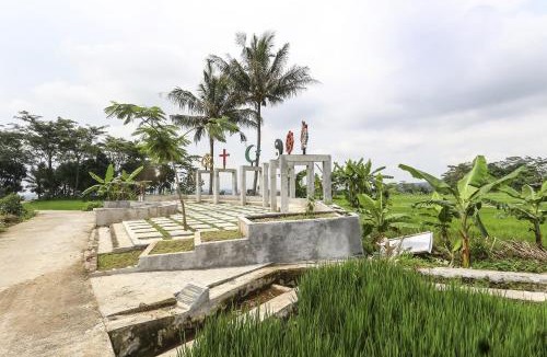 Bandungan Hotel | OYO Homes 91151 Desa Wisata Kreatif Perdamaian Srumbung Gunung