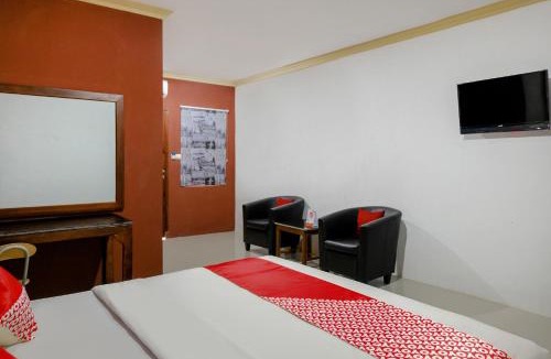 Trenggalek Hotel | OYO Life 2966 Hotel Atriaz