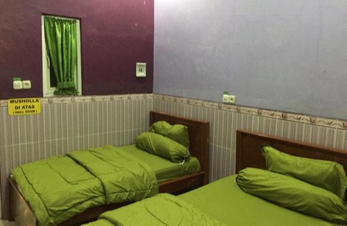Bawean Island Hotel | OYO Life 93055 Fathin Hotel