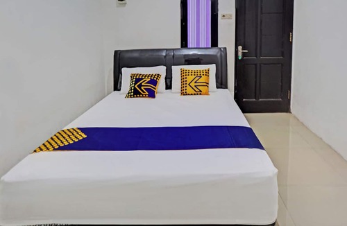 Paciran Hotel | OYO Life 93075 Nova Jaya 2 Homestay Syariah