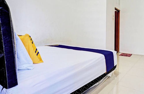 Paciran Hotel | OYO Life 93075 Nova Jaya 2 Homestay Syariah
