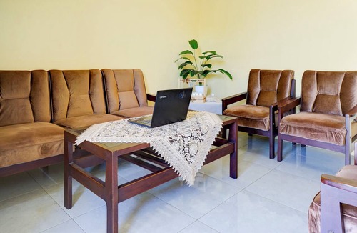 Lamongan Hotel | OYO Life 93147 Rumah Kos Shilah Habib Syariah