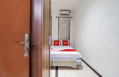 Surabaya Hotel | OYO Life 93978 Wisma Homestay Syariah
