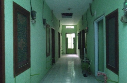 Jakarta Hotel | OYO Life Kost ijo Tembok Tinggi