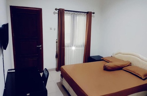 Moni House | OYOecocheap LODGE is close& FLORES TOUR AGENCY