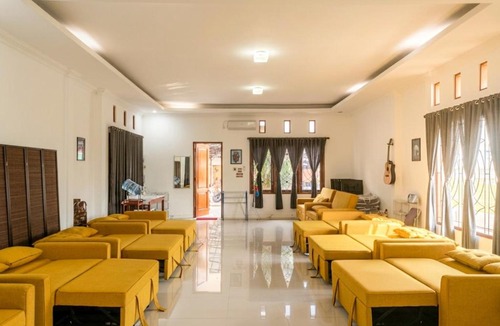 Klaten Selatan House | Palma Family Hall I Open concept house with swimming pool, karaoke & billiard near Klaten Town Squere