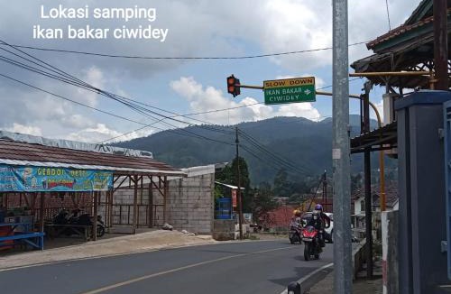 Rancabali House | Penginapan atau Kontrakan Rumah Ciwidey 1 Ruangan 2 Kasur Dewasa Kamar Mandi Dapur Dalam Sewa Harian Mingguan Bulanan Tahunan Boleh