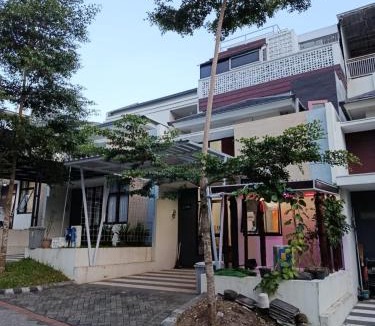 Malang Villa | Penginapan, homestay Gor Ken Arok kota malang jawa timur bisa 5-10 orang cocok bagi yg mau ke Bromo dan sekitarnya