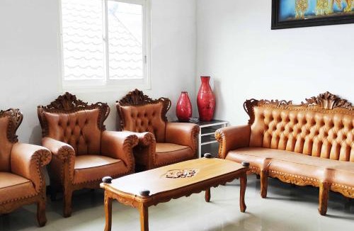 Oro Oro Ombo Hotel | Pertiwi Homestay Near Museum Angkut Batu Mitra RedDoorz