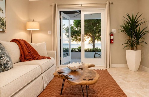 Challengers Resort | Poinciana – Luxury 1-Bedroom Oceanfront Villa Sunset Reef St. Kitts