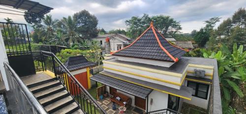 Baturaden Villa | Pool Villa Saung Suluh