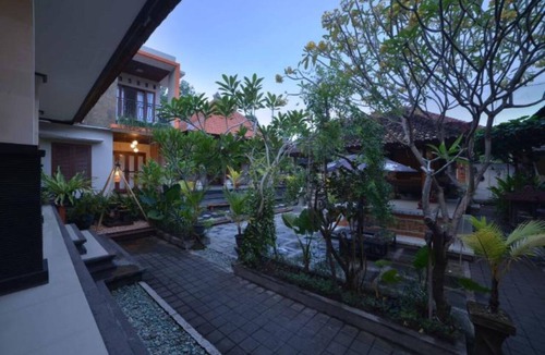 Downtown Kuta House | Private Room in Balinese House, Poppies Lane, Legian Kuta Near Beach (SNTH)