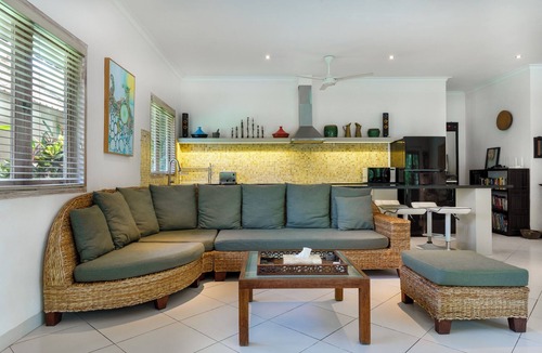 Batu Bolong Villa | Puri Pura: fully serviced 4 bedroom villa, central Canggu, close to the beach.
