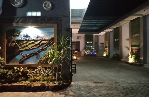 Probolinggo House | Raysha Guest house