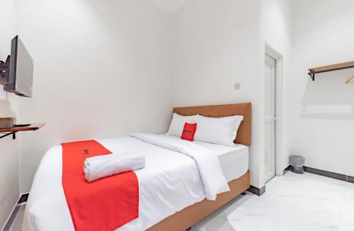 Purwokerto Hotel | RedDoorz at Inara Residence Purwokerto