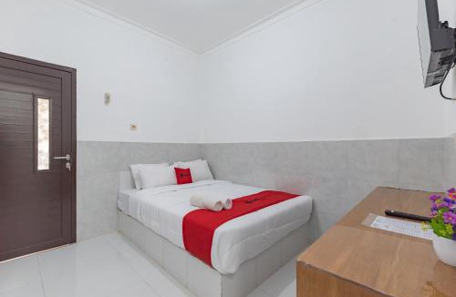 West Cirebon Hotel | RedDoorz at Kedawung Aurel Cirebon
