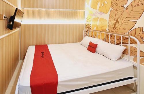 Blitar Hotel | RedDoorz at Victoria Hotel near Stasiun Blitar