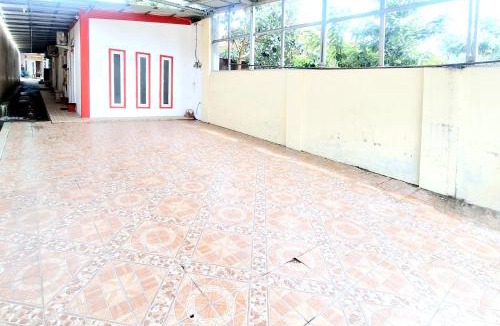 Blitar Hotel | RedDoorz at Victoria Hotel near Stasiun Blitar