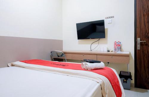 Cideng House | RedDoorz @ Jalan Biak Roxy Jakarta