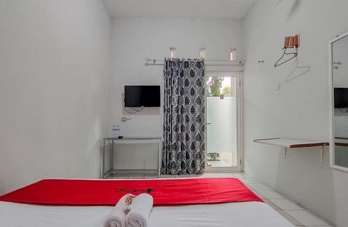 Sidomulyo Hotel | RedDoorz near Alun Alun Batu 2