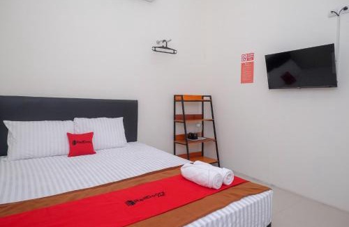 Magelang Hotel | RedDoorz near Alun Alun Magelang 2