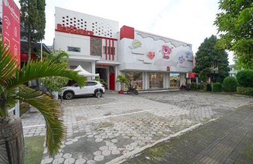 Magetan Hotel | RedDoorz near Alun Alun Magetan