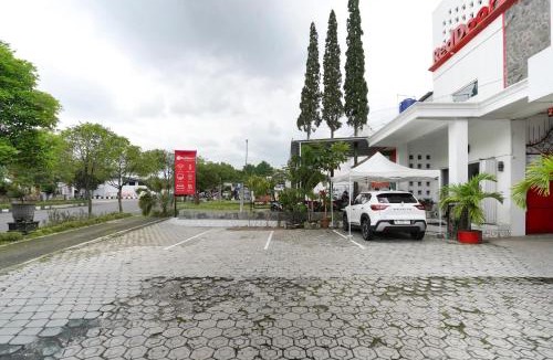 Magetan Hotel | RedDoorz near Alun Alun Magetan