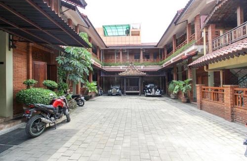 Depok House | RedDoorz near AMIKOM Yogyakarta 2