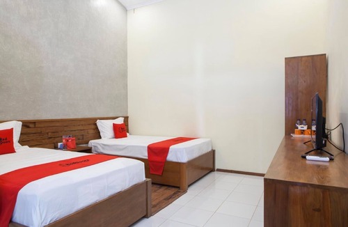 Wonorejo Hotel | RedDoorz near Baluran National Park
