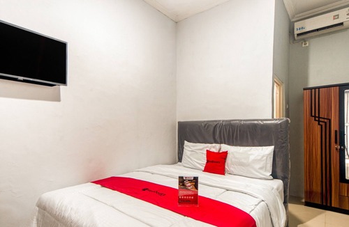 East Jakarta Hotel | RedDoorz near Graha Cijantung Mall