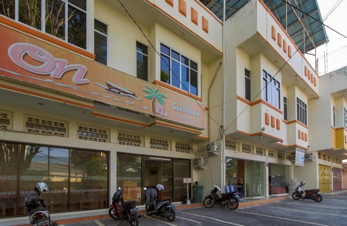Manado City Centre House | RedDoorz near Jalan Jendral Sudirman Manado