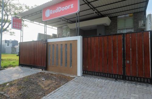 Semarang Hotel | RedDoorz near Kawasan Bandara Ahmad Yani Semarang 2