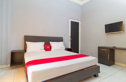 Bogor Tengah Hotel | RedDoorz Near Kebun Raya Bogor