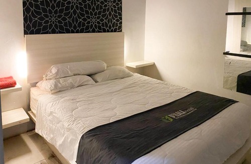 Pati Hotel | RedDoorz near Pantai Idola Banyutowo Hotel D'LLALA