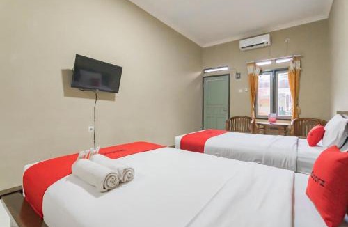 Cikakak Hotel | RedDoorz near Pantai Karang Hawu Pelabuhan Ratu