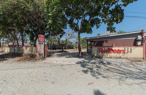Ujung Genteng Hotel | RedDoorz near Pantai Ujung Genteng