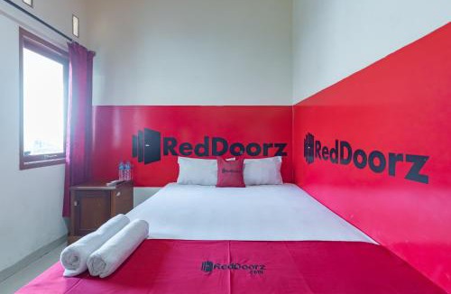 North Cirebon Hotel | RedDoorz near Pasar Pagi 2 by Cassana