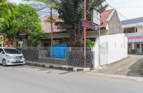 North Cirebon Hotel | RedDoorz Near Pasar Pagi Cirebon 2