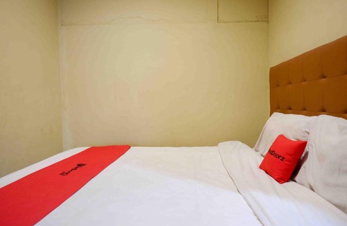 Surakarta Hotel | RedDoorz near Rumah Sakit Ortopedi Dr Soeharso