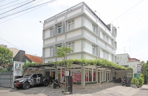 Solo City Centre House | RedDoorz near Solo Balapan Station
